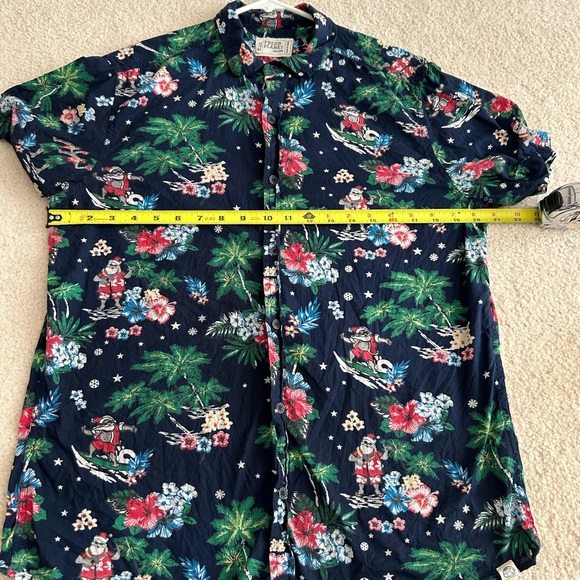 Men’s Free Planet Surfing Santa Polo size Medium - Picture 7 of 8